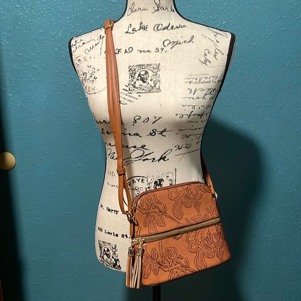 NWOT Small crossbody embossed leaf pattern, front zippered pocket, fringe pulls